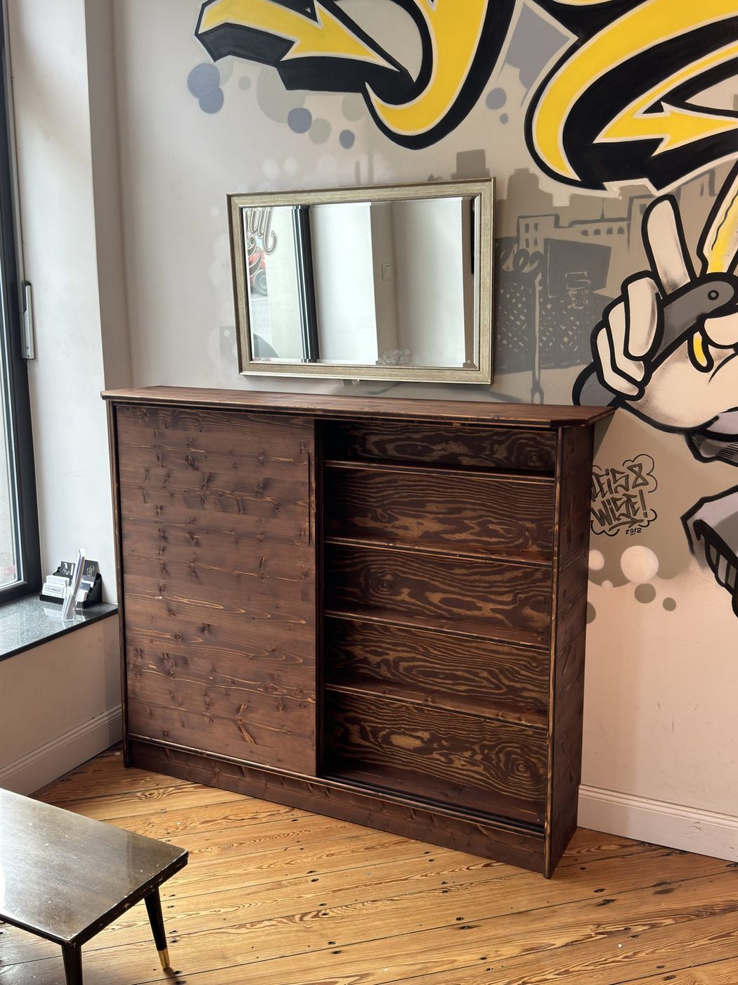 Selbst gebautes Sideboard aus Massivholz mit Schubladen und offenem Fach
